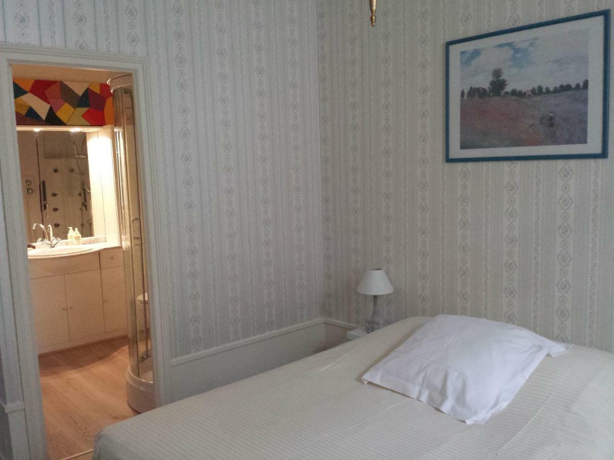Bed and Breakfast Le Domaine Des Bois Mauzé-Thouarsais Pokoj fotografie